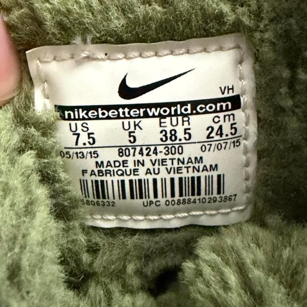 Nike Roshe One Hi Sherpa Winter Boots Olive Green Women's 7.5 Gorpcore‎